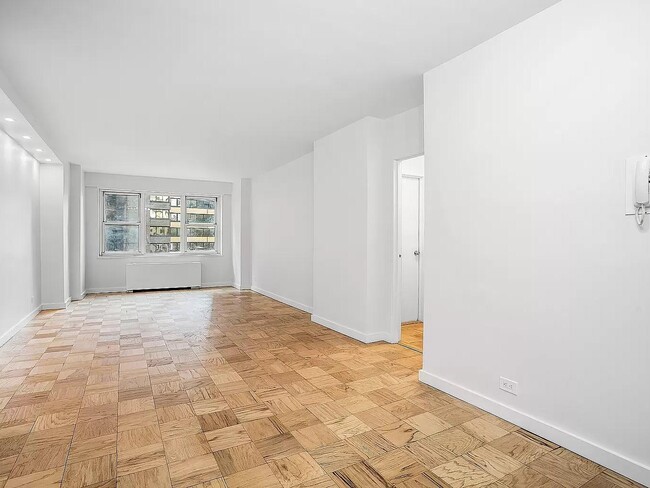 Building Photo - 159 W 53rd St