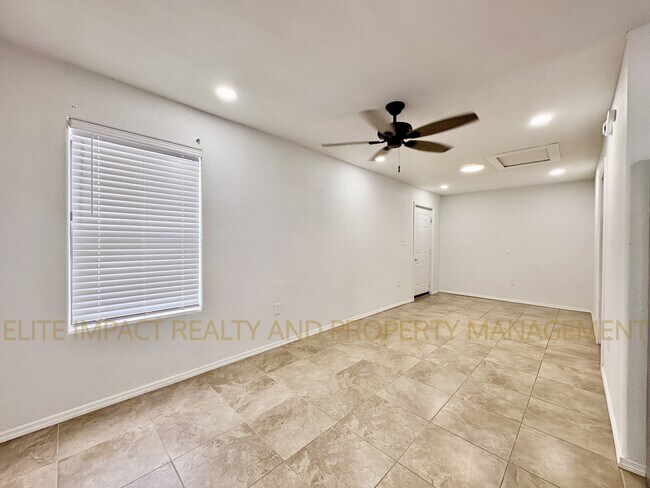 Foto del edificio - 4650 E Calle Aurora