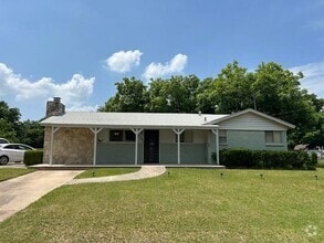 Building Photo - 129 Shoreline Dr