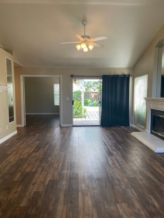 Building Photo - Wonderful home located in the Dominion Com...