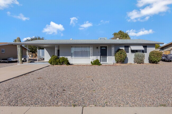 Frente - 5434 E Dodge St