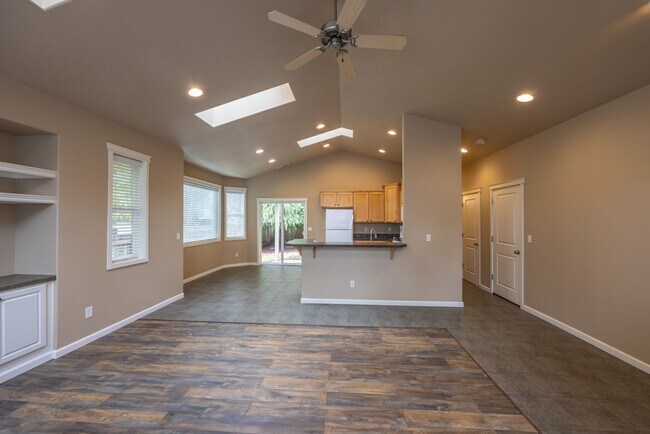 Foto del edificio - One Level Ranch Home - Three Bedrooms with Central Air / No HOA