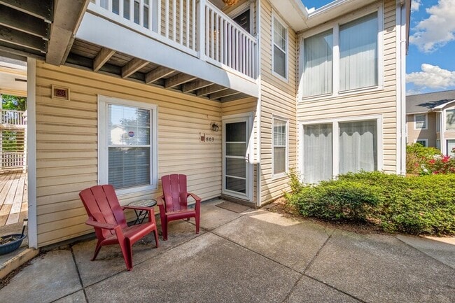 Building Photo - 803 Augusta Dr