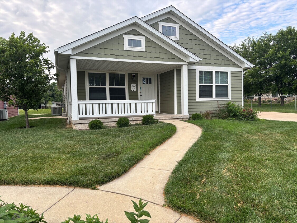 3021 W Lake Ave, Peoria, IL 61615 House Rental in Peoria, IL