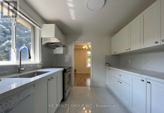 Building Photo - 516 Lynett Crescent