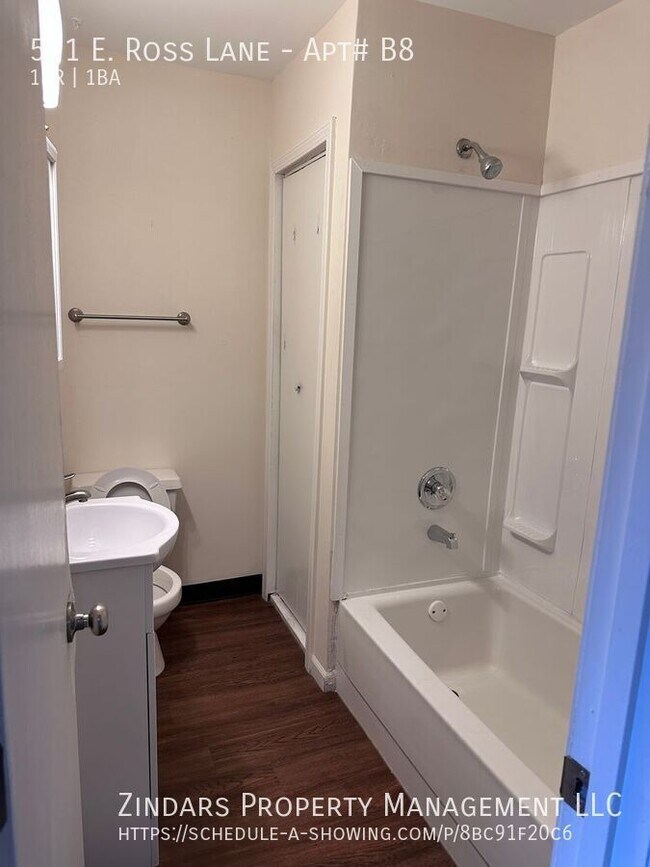 Foto del edificio - 561 E Ross Ln