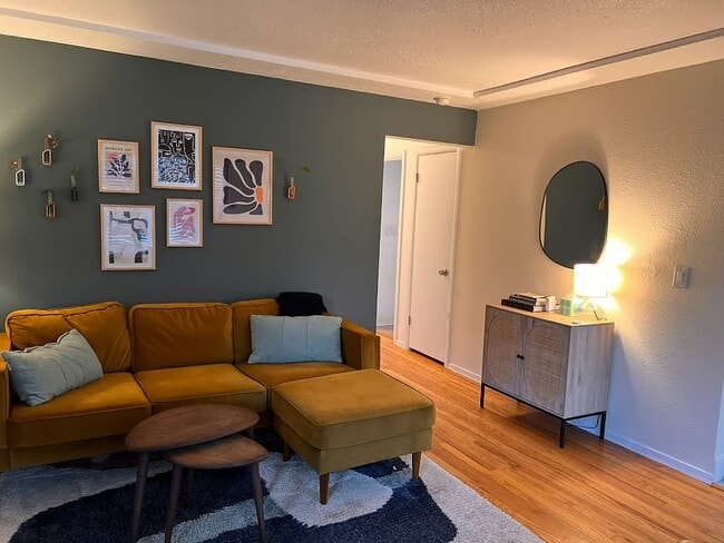 Photo - 9812 SE Reedway St House