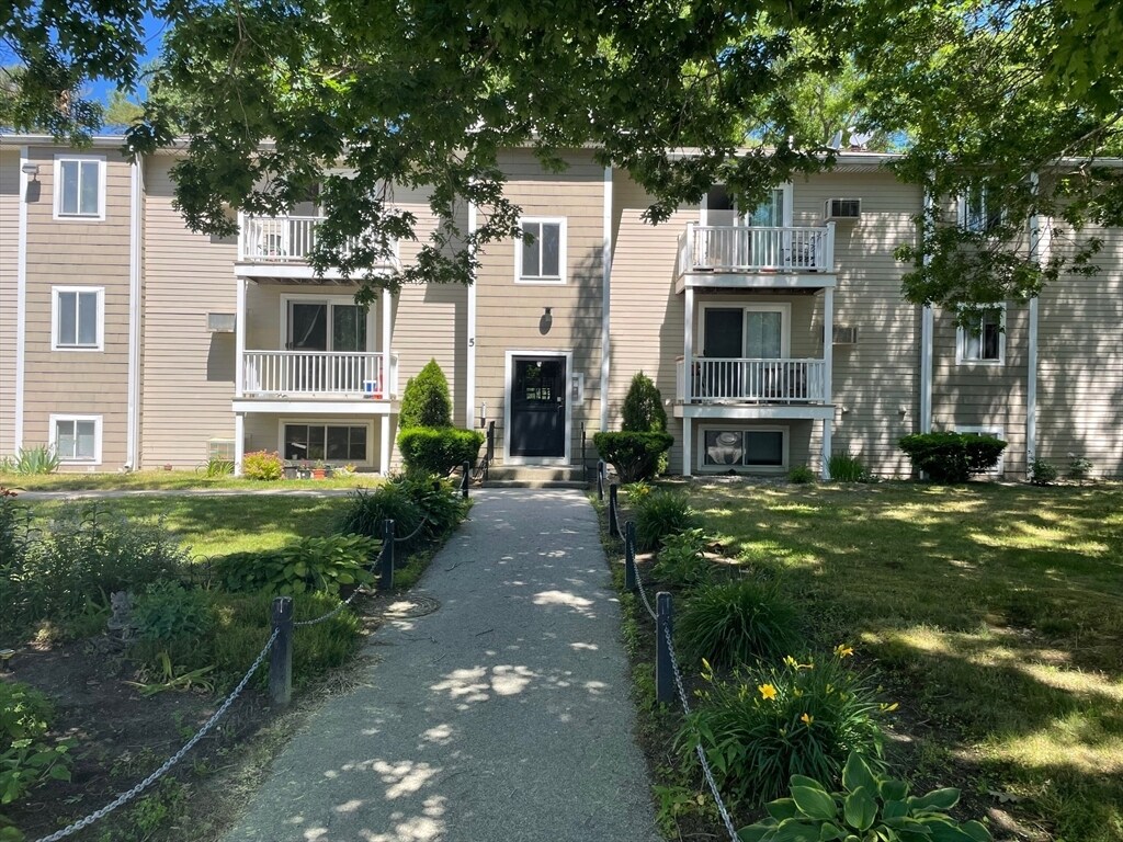451 School St Unit 5, Marshfield, MA 02050 Condo for Rent in Marshfield, MA