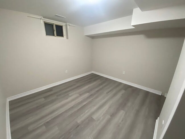 Building Photo - 35 Amberley Dr