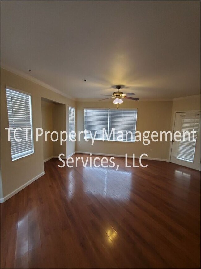 Building Photo - 2 bed/2bath Nestled in the Gated community of Villa Real/Arpeggio.