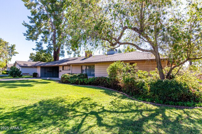 Foto del edificio - 1339 E Luke Ave