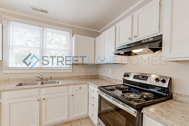 Foto del edificio - HALF OFF FIRST FULL MONTH!