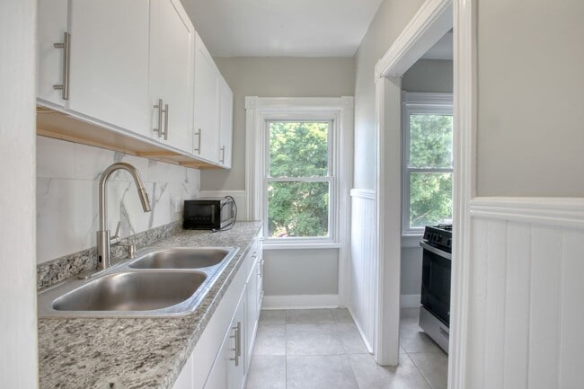 Building Photo - 325 Chestnut St