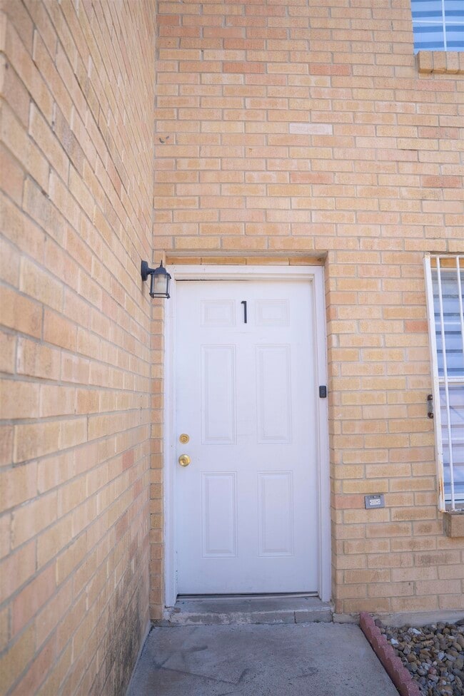 Building Photo - 311 Soria Dr