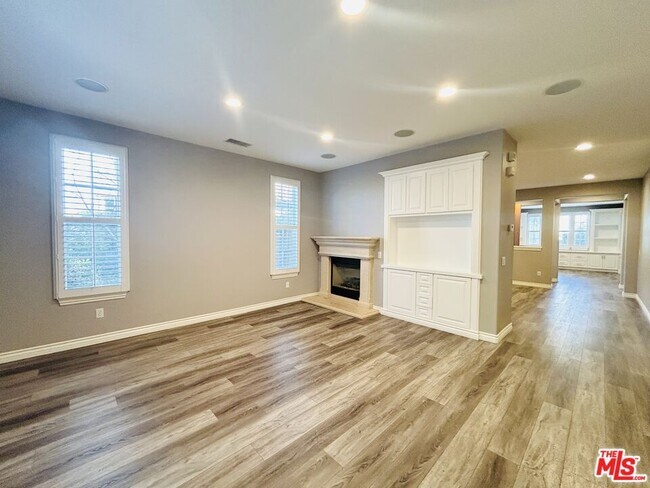 Building Photo - 4701 Luna Ct