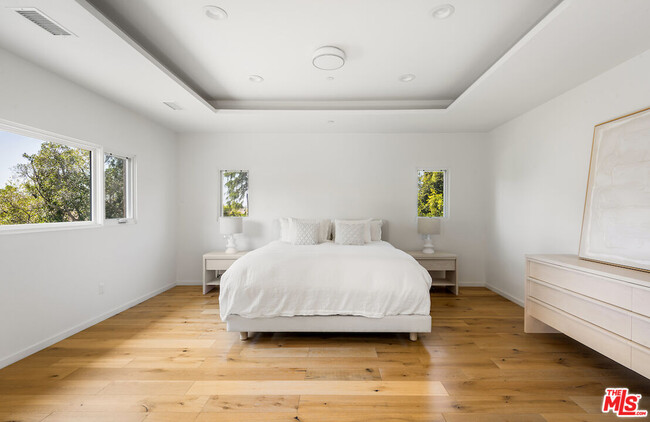 Foto del edificio - 11328 Charnock Rd
