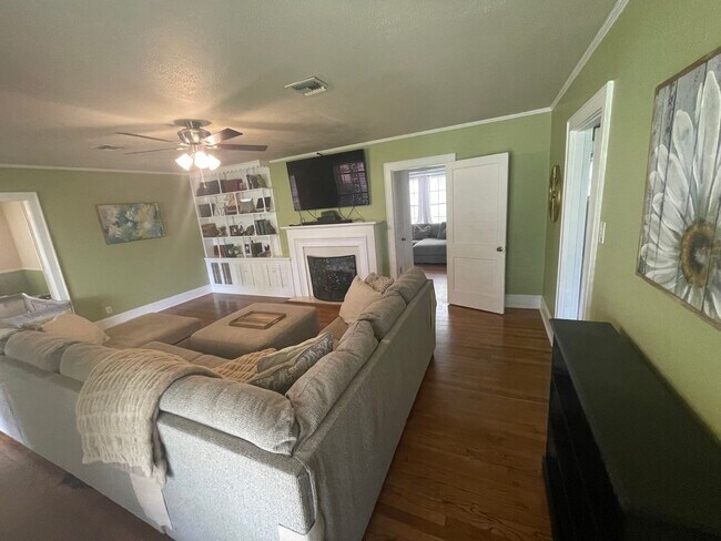 Foto del edificio - Spacious South Highlands 2 Bedroom Home with flex rooms!