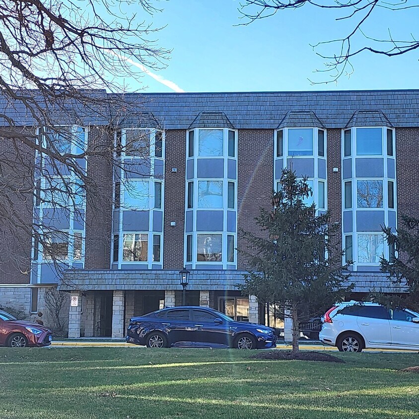 2500 Windsor Mall Unit 3L, Park Ridge, IL 60068 Condo for Rent in