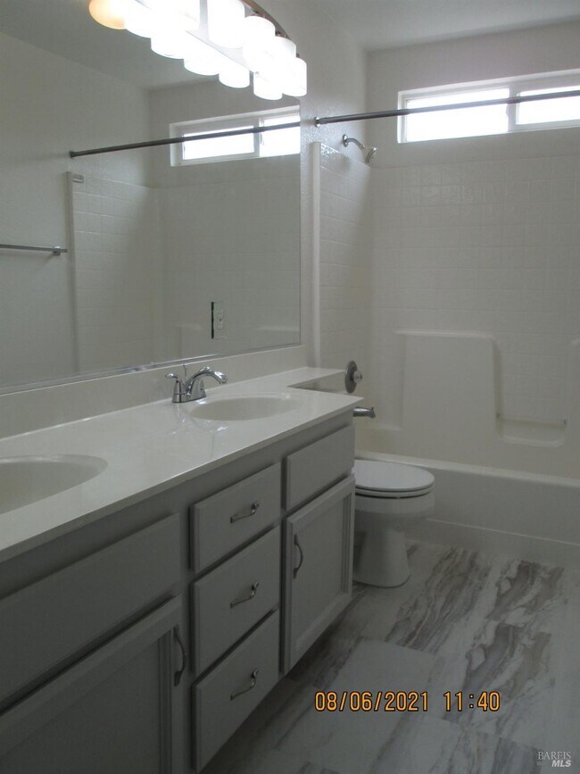 Building Photo - 1520 Roseberry Ct