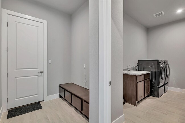Building Photo - 318 Prairie Clover Dr