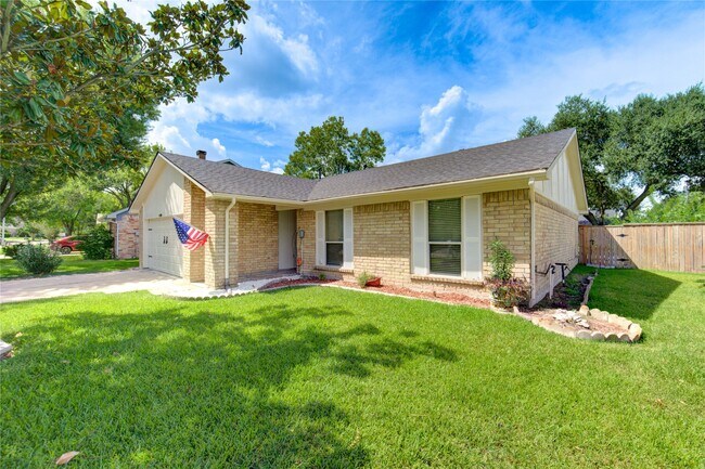 Foto del edificio - 3702 Royal Manor Dr