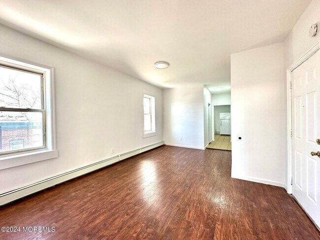 Building Photo - 462 Compton Ave