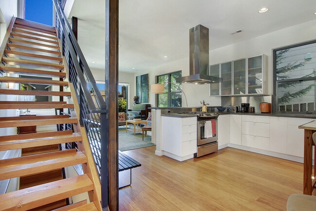 Photo - 216 26th Ave E House