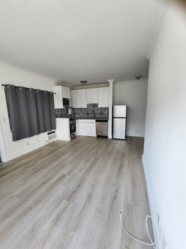 Foto del edificio - 6844 Abbott Ave