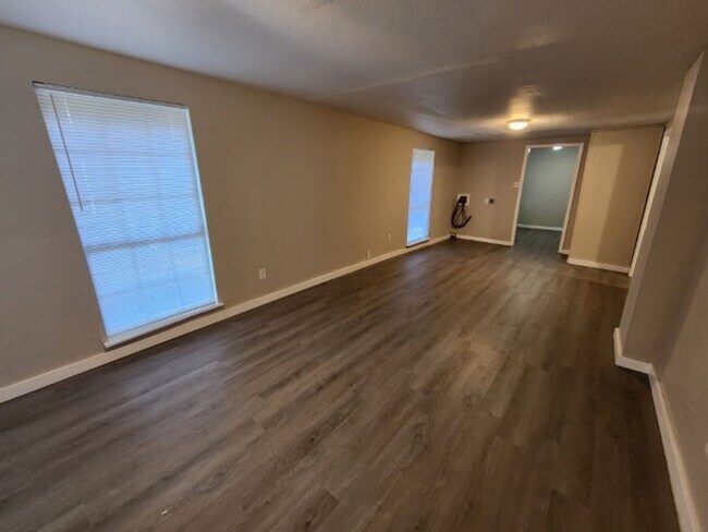 Foto del edificio - 4511 Atkins St