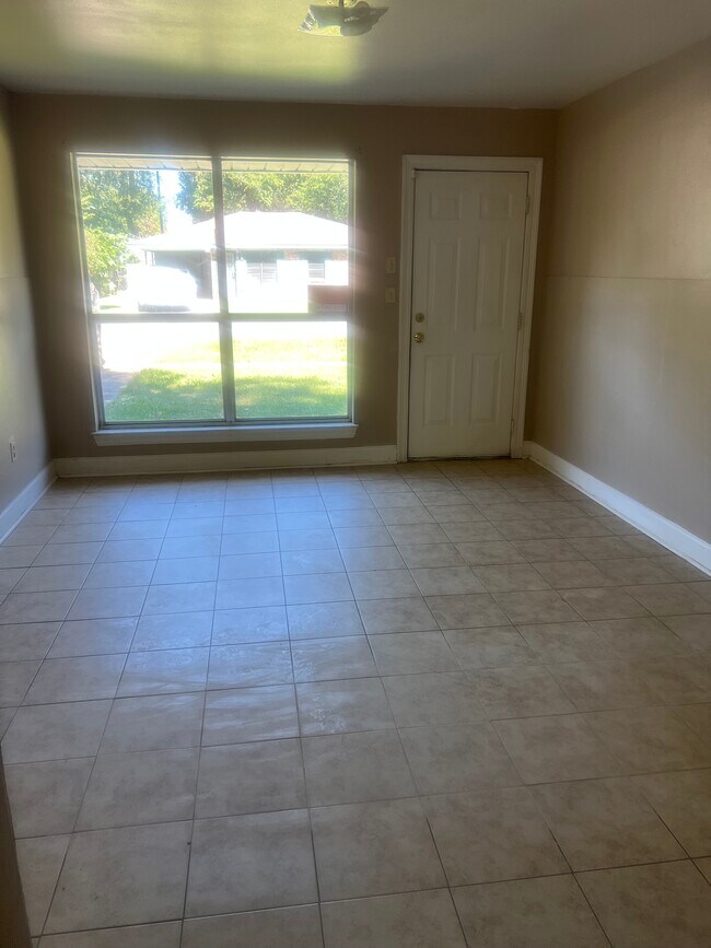 Foto del edificio - 416 E Cedar St