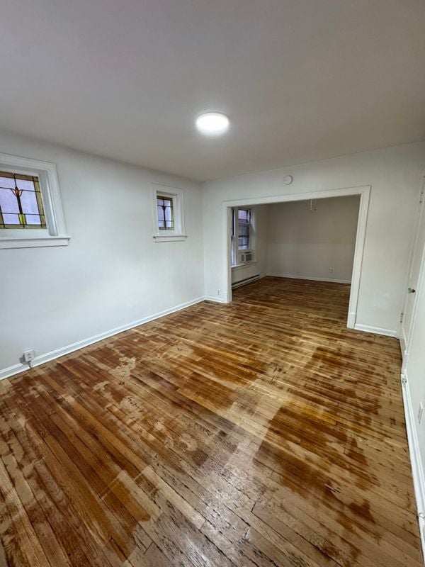 Building Photo - 4962 Lindenwood Ave