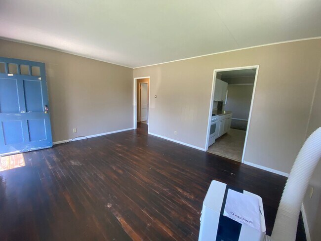 Building Photo - 2 Bedroom Home