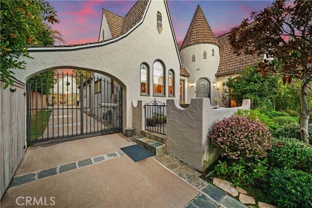 Foto del edificio - 1630 Warnall Ave