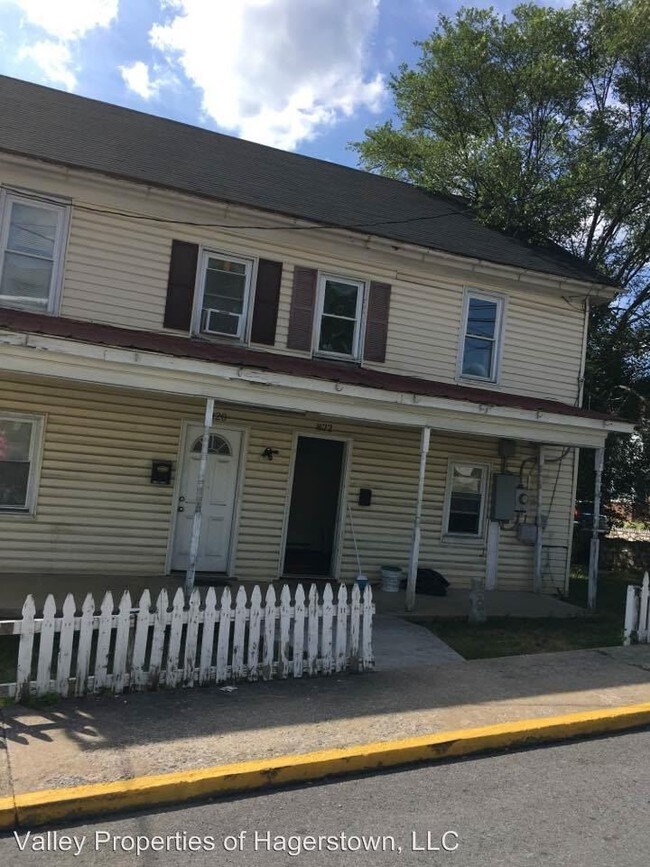 Building Photo - 2 br, 1 bath House - 822 N High St