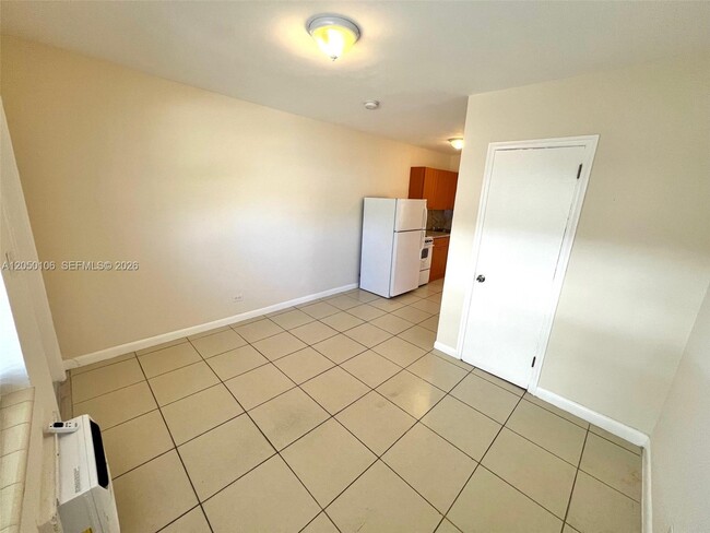 Building Photo - 710 NE 85th St