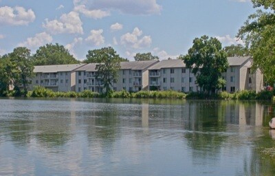 Half Moon Lake Apartments Eau Claire Wi Apartments Com