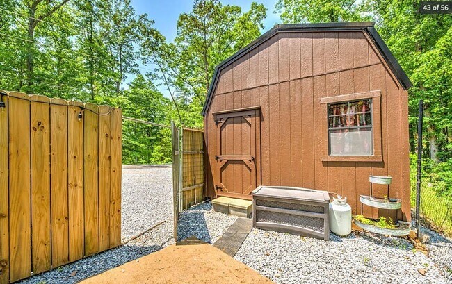 Foto del edificio - Old Mountain Road 3568-3570