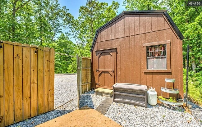 Building Photo - Old Mountain Road 3568-3570