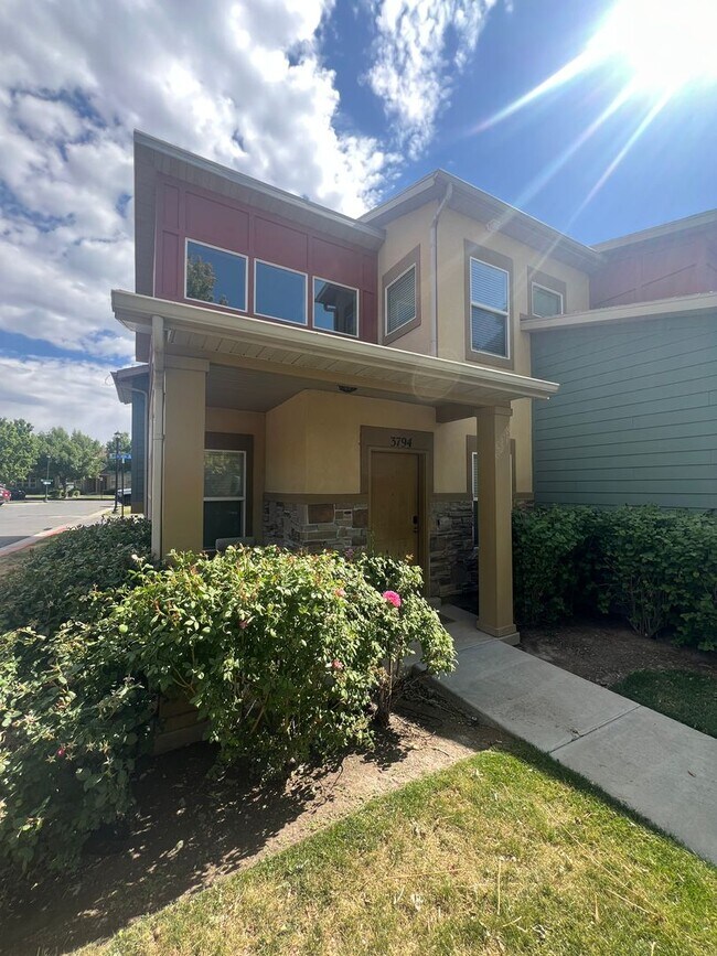 Foto del edificio - Awesome Townhome End-unit in South Jordan