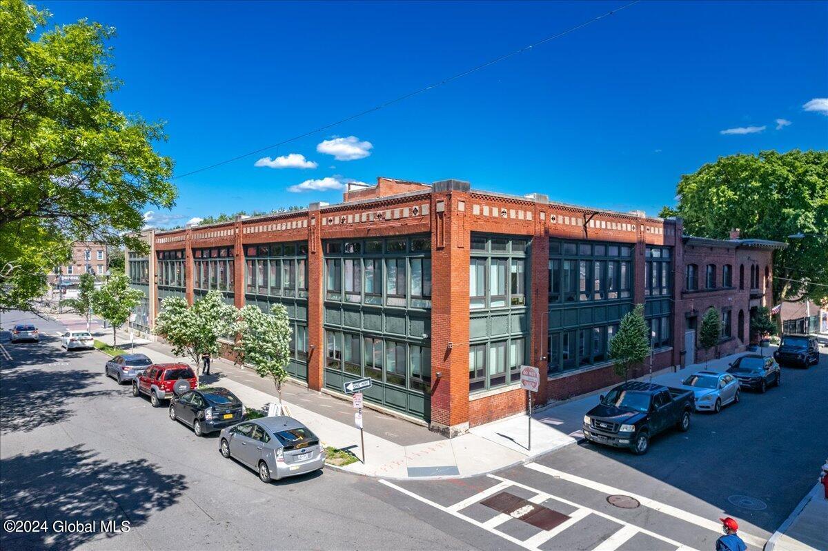 Primary Photo - 260 Washington Ave