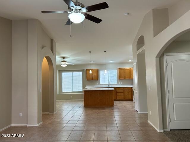 Building Photo - 2122 E Rockwood Dr
