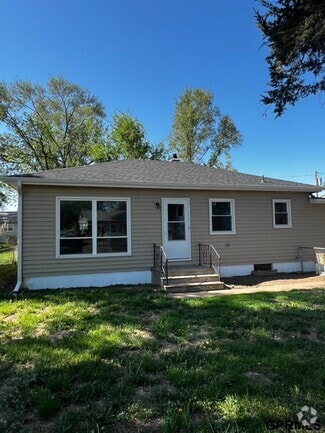 Building Photo - 903 E Hopkins Dr