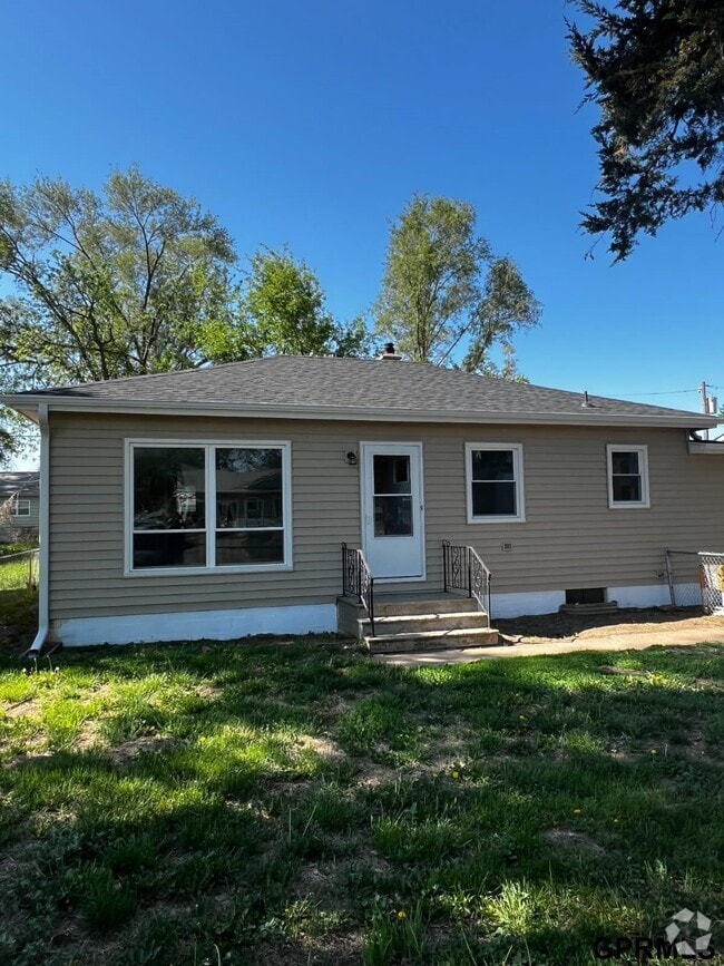 Building Photo - 903 E Hopkins Dr