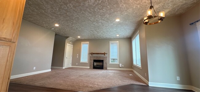 Building Photo - 913 Pintail St