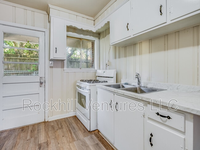 Building Photo - 6 Ronnie Ave