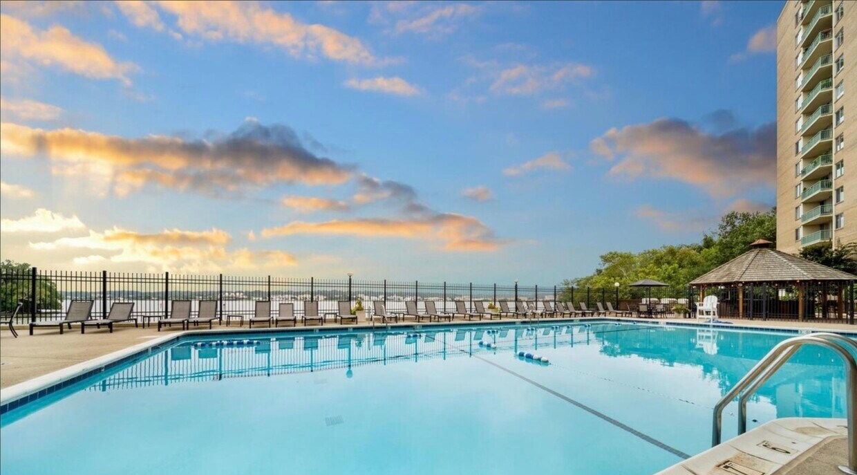 Piscina - 501 Slaters Ln