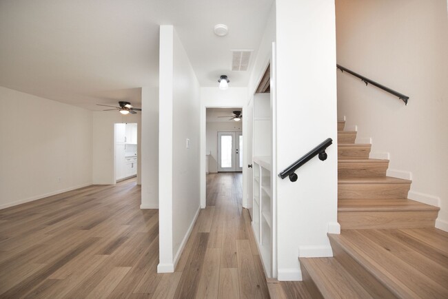 Foto del edificio - Remodeled Townhome