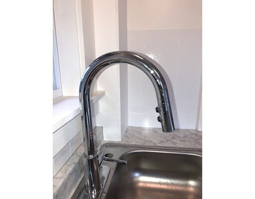 Building Photo - 10 Bridge St