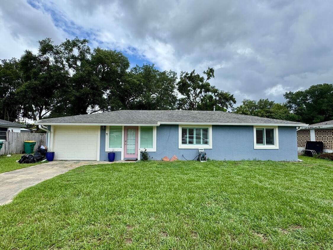 Foto principal - REMODELED Eustis 2/2 with NO HOA!