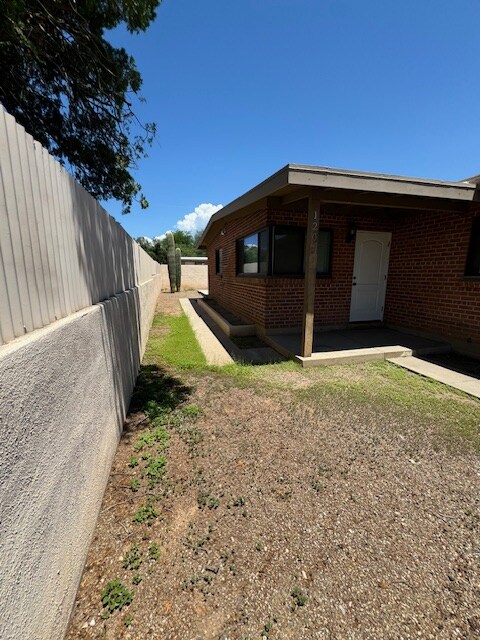 Building Photo - 120 N Campbell Ave